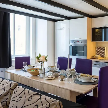 Spacious Design Loft In Heart Of The City Center 아파트 *