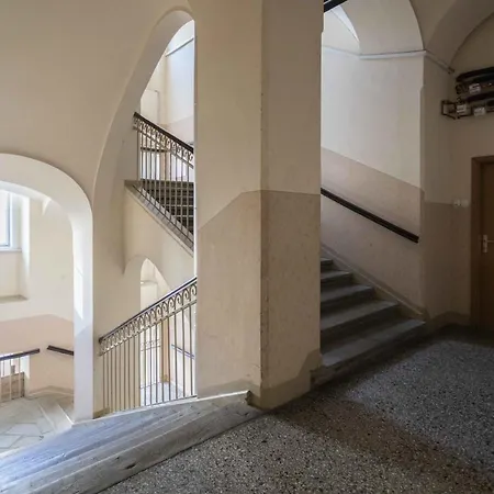 Spacious Design Loft In Heart Of The City Center *