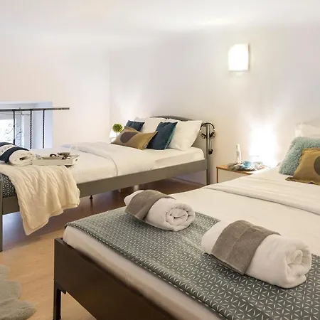 Spacious Design Loft In Heart Of The City Center *